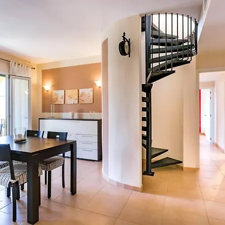 Club Deluxe Apartment