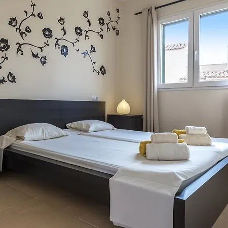 Club Deluxe Apartment *